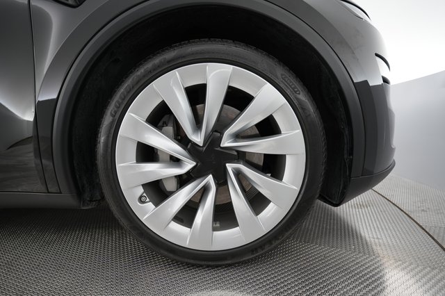 2026 Tesla Model Y — photo 16 of 24