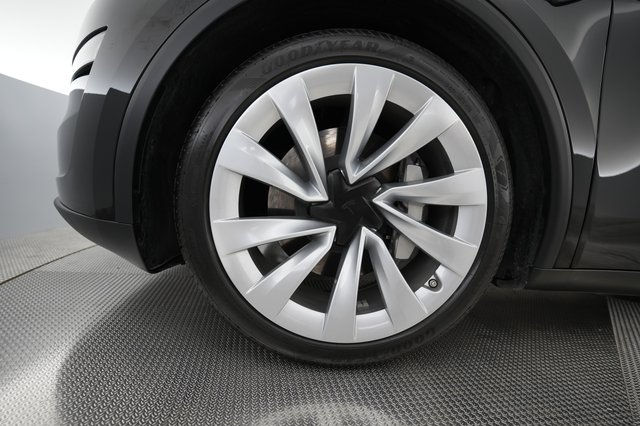 2026 Tesla Model Y — photo 15 of 24