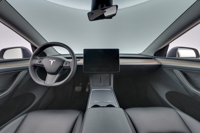 2023 Tesla Model Y — photo 21 of 24