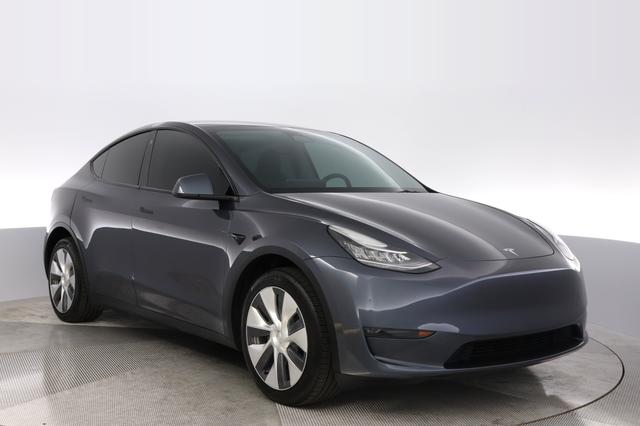 2023 Tesla Model Y — photo 10 of 24