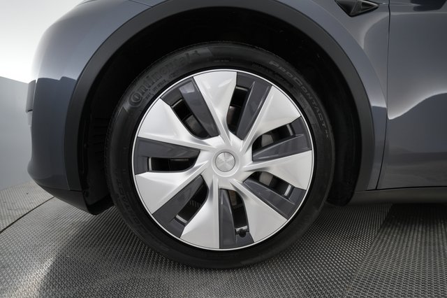 2023 Tesla Model Y — photo 15 of 24