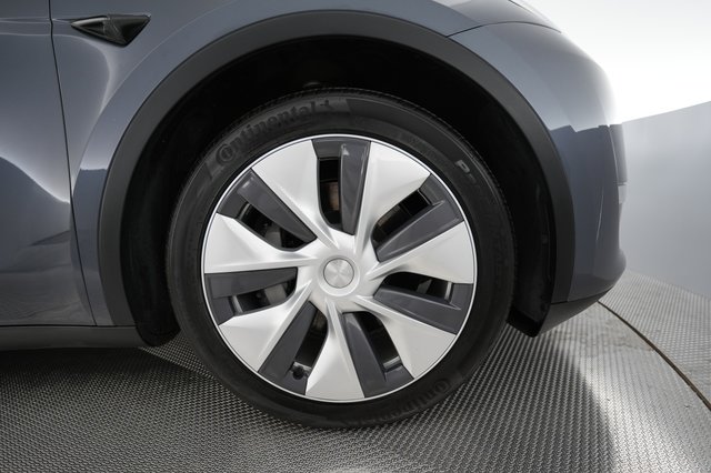 2023 Tesla Model Y — photo 16 of 24