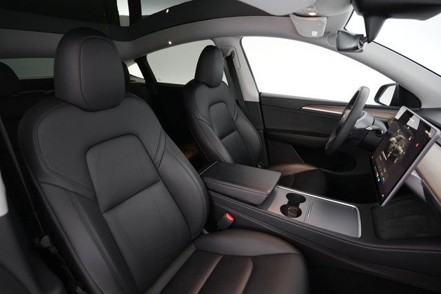 2023 Tesla Model Y — photo 18 of 24