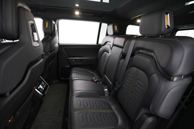 2025 Rivian R1S — photo 19 of 26