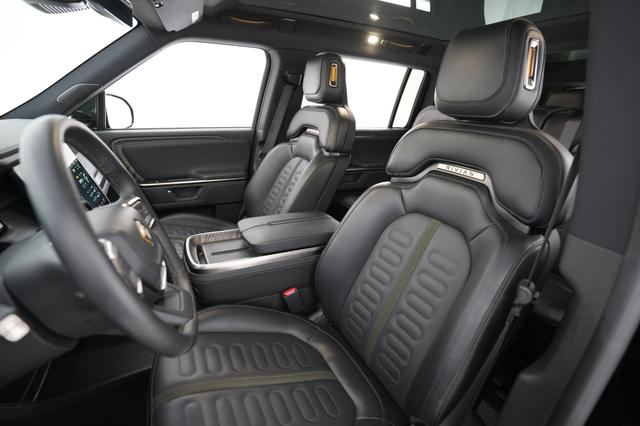 2025 Rivian R1S — photo 3 of 26