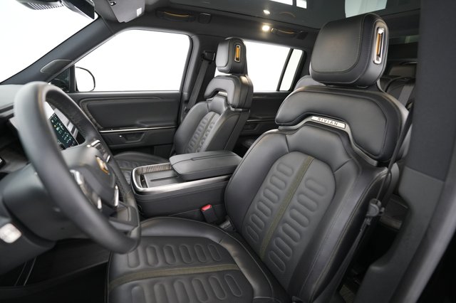 2025 Rivian R1S — photo 3 of 26