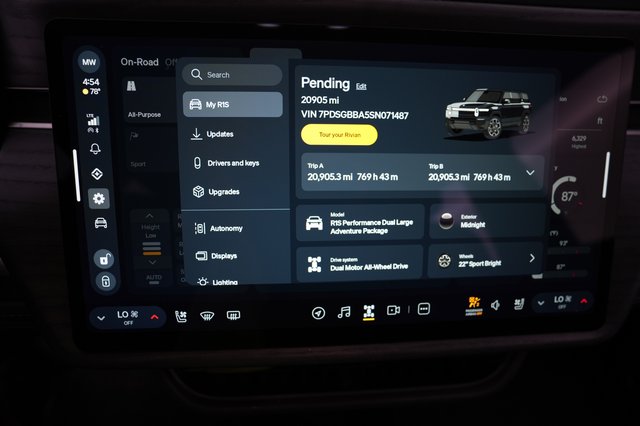 2025 Rivian R1S — photo 5 of 26