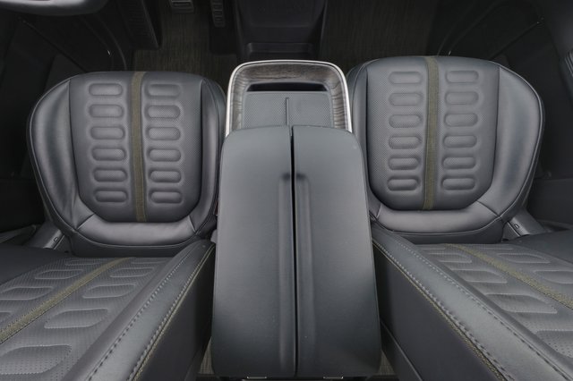 2025 Rivian R1S — photo 24 of 26