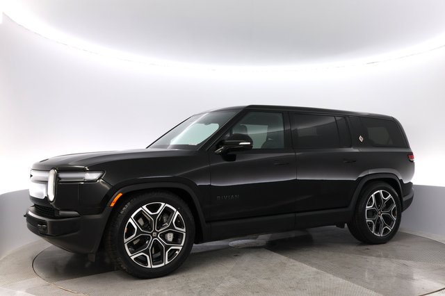 2025 Rivian R1S — photo 14 of 26