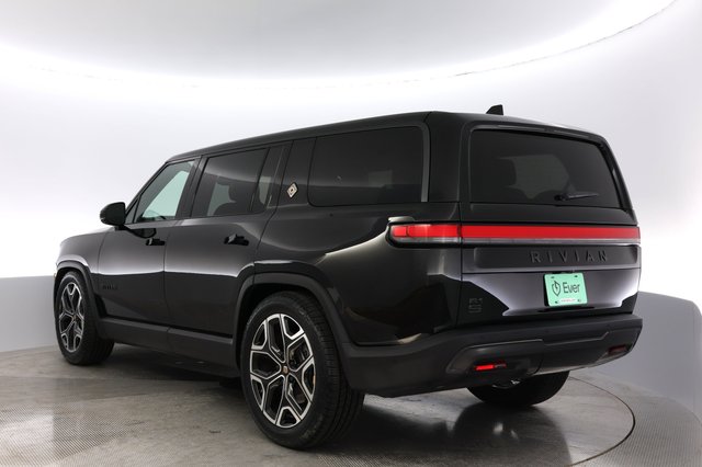 2025 Rivian R1S — photo 13 of 26