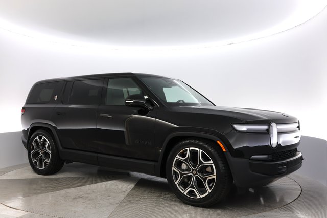 2025 Rivian R1S — photo 11 of 26