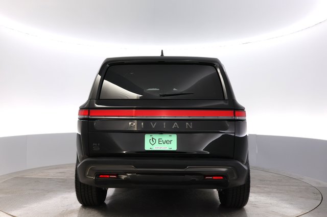 2025 Rivian R1S — photo 12 of 26