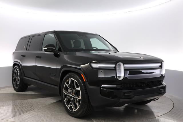 2025 Rivian R1S — photo 10 of 26