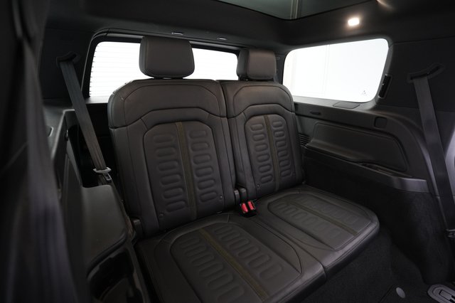 2025 Rivian R1S — photo 21 of 26