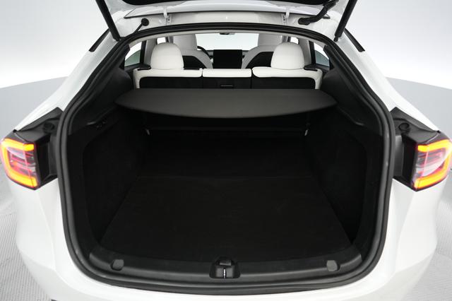 2023 Tesla Model Y — photo 6 of 24