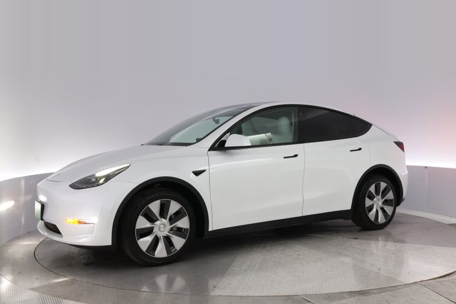 2023 Tesla Model Y — photo 14 of 24