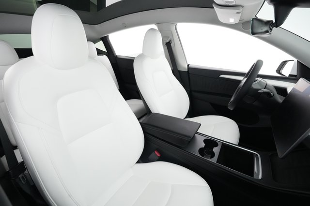2023 Tesla Model Y — photo 18 of 24