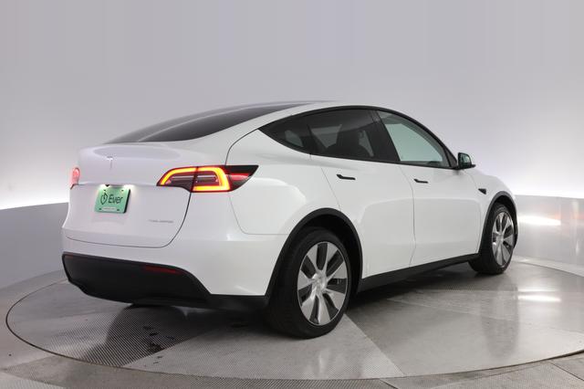 2023 Tesla Model Y — photo 2 of 24