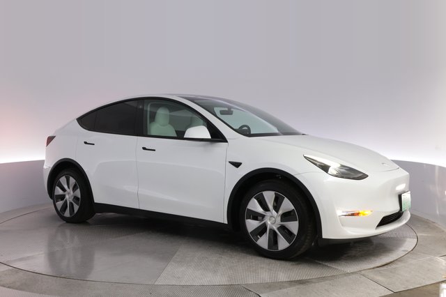 2023 Tesla Model Y — photo 11 of 24