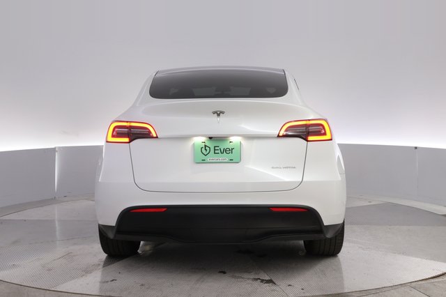 2023 Tesla Model Y — photo 12 of 24