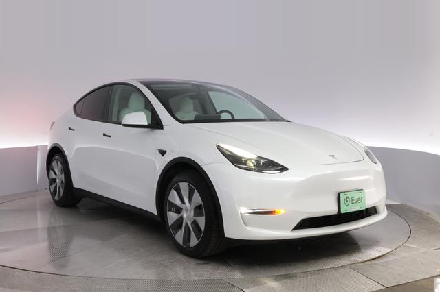 2023 Tesla Model Y — photo 10 of 24