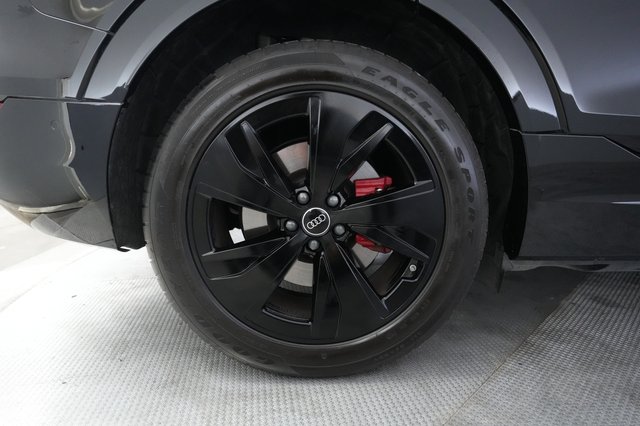 2024 Audi Q8 e-tron — photo 17 of 28