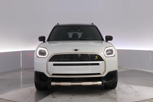 2025 MINI Countryman — photo 9 of 26