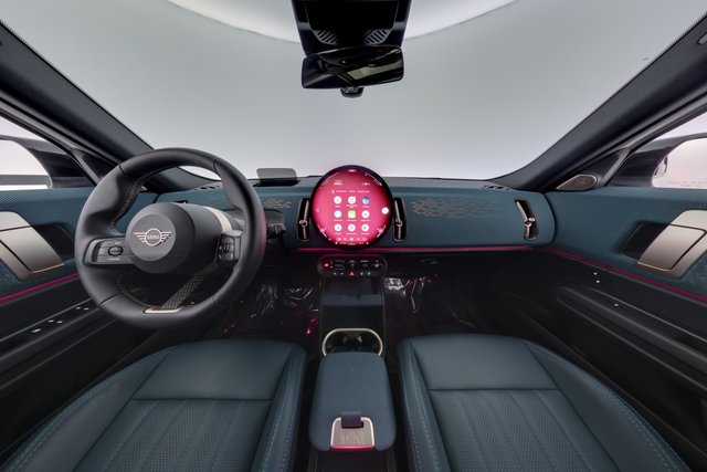 2025 MINI Countryman — photo 21 of 26
