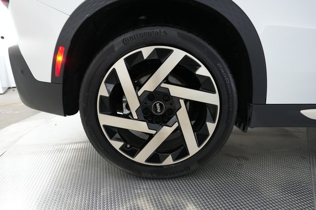 2025 MINI Countryman — photo 17 of 26