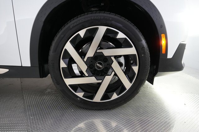 2025 MINI Countryman — photo 16 of 26