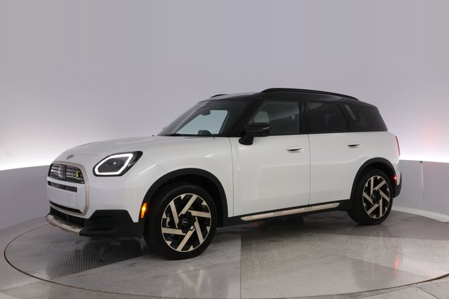 2025 MINI Countryman — photo 14 of 26