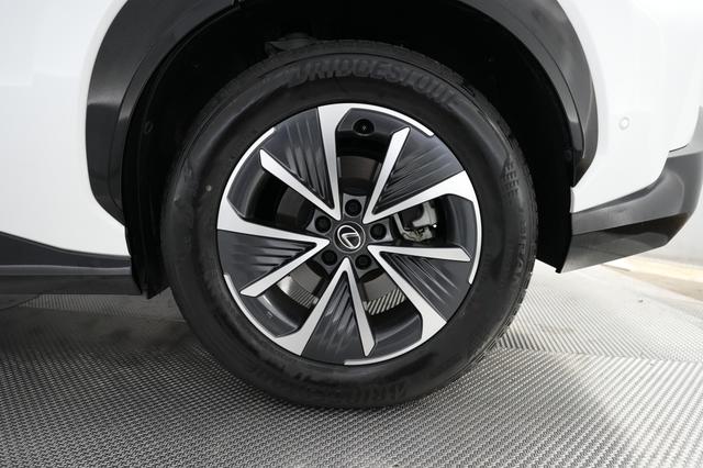 2023 Lexus RZ — photo 7 of 25