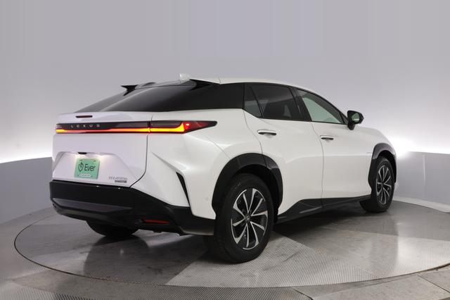 2023 Lexus RZ — photo 2 of 25