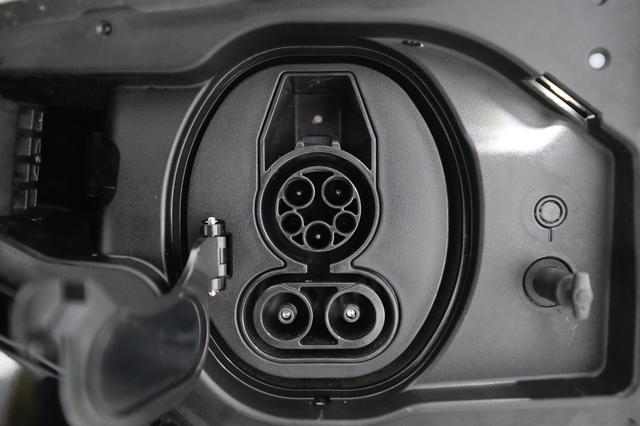 2023 Lexus RZ — photo 8 of 25