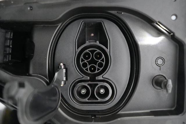 2023 Lexus RZ — photo 8 of 25