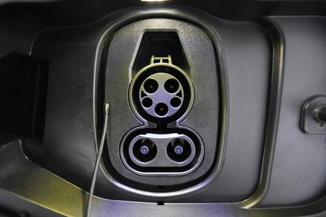 2024 Chevrolet Equinox EV — photo 8 of 26