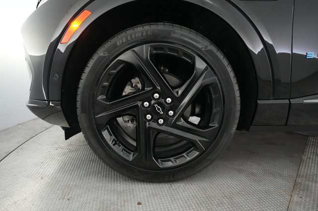 2024 Chevrolet Equinox EV — photo 15 of 26