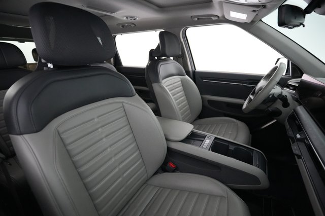 2024 Kia EV9 — photo 18 of 26