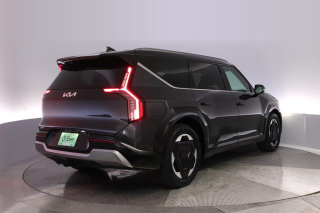 2024 Kia EV9 — photo 2 of 29