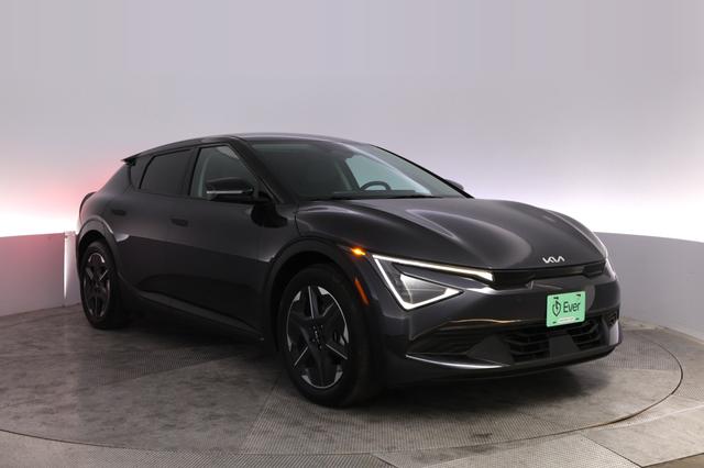 2025 Kia EV6 — photo 10 of 29