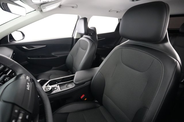 2025 Kia EV6 — photo 3 of 29