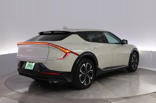 2023 Kia EV6 — photo 2 of 26