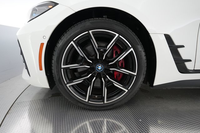 2023 BMW i4 — photo 15 of 23