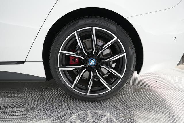 2023 BMW i4 — photo 7 of 23