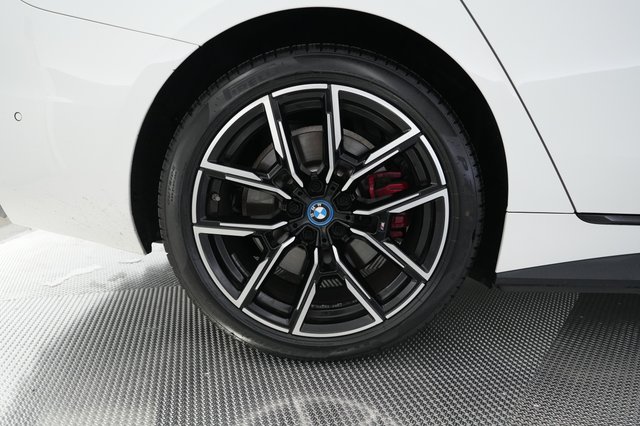 2023 BMW i4 — photo 17 of 23