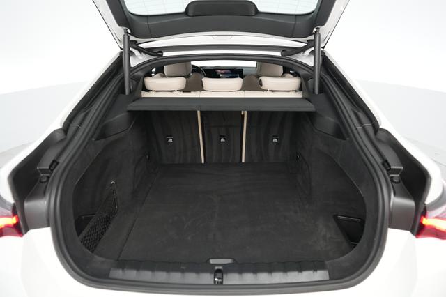2023 BMW i4 — photo 6 of 23