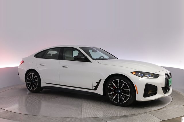 2023 BMW i4 — photo 11 of 23