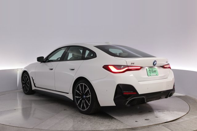 2023 BMW i4 — photo 13 of 23