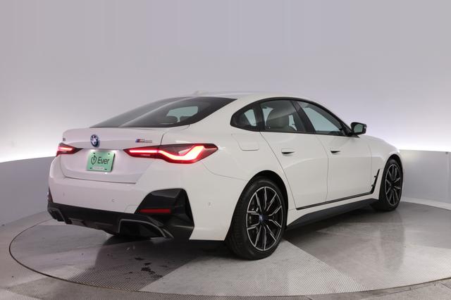 2023 BMW i4 — photo 2 of 23
