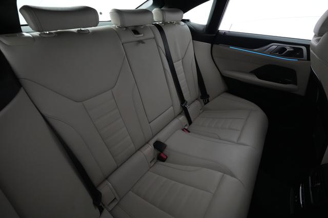 2023 BMW i4 — photo 4 of 23